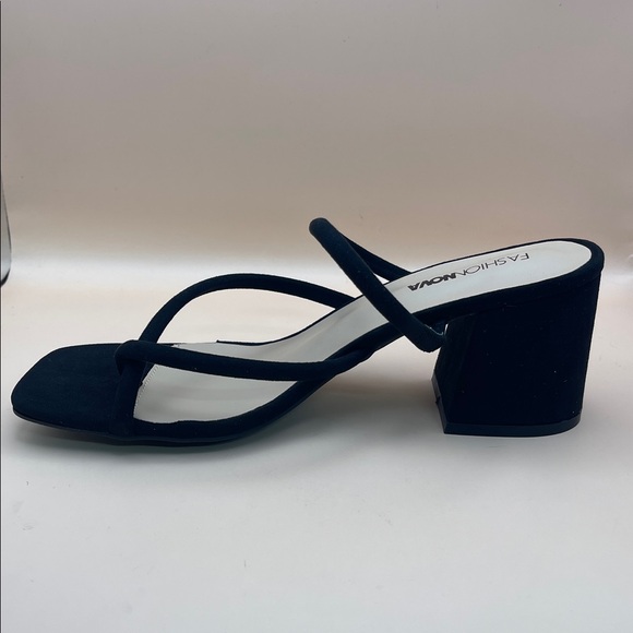 Fashion Nova Black Strappy Block Heel Sandals Women’s Size 8 Square Toe - Picture 5 of 8